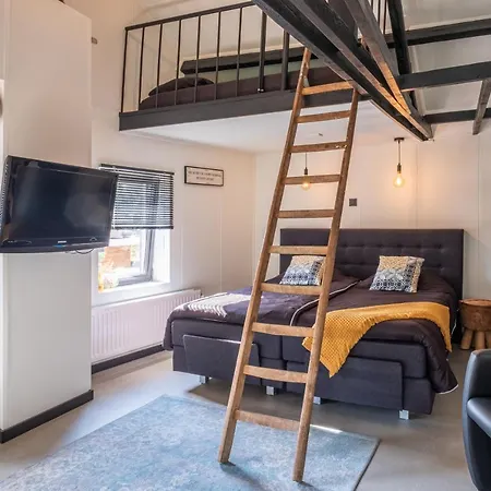 Den Oude فندق مبيت وإفطار